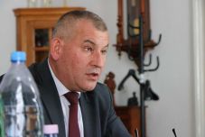 Hivatali visszaélés: vádat emelt a DNA Gálfi Árpád volt udvarhelyi polgármester ellen