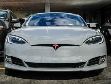 A Tesla hátán csattan az ostor, amiért Elon Musk védelmébe vette Călin Georgescut