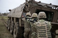 Elmondta a miniszterelnök, milyen feltétellel költene többet a fegyverkezésre