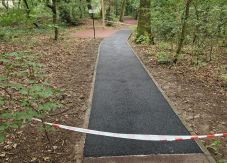 Alig kezdődött el a felújítás, máris megrongálták a somostetői futópályát