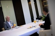 Călin Popescu-Tăriceanuval találkozott Budapesten Szijjártó Péter