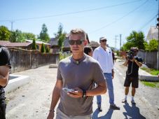 Csak szelfizni ment Parajdra Magyar Péter? – Bíró Barna Botond élesen bírálja a Tisza Párt elnökét