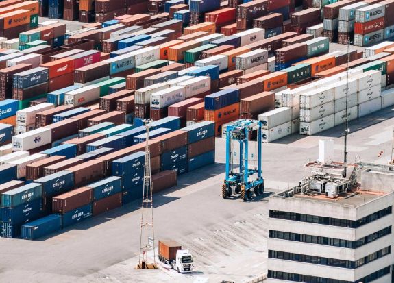 Donald Trump újabb termékcsoportokra vetne ki magas különvámokat