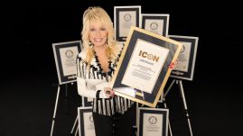 Ikonná kiáltotta ki Dolly Partont a Guinness Rekordok Könyve (VIDEÓ)