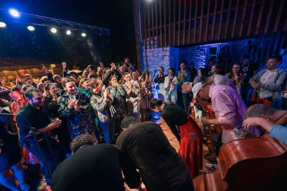 A világot jelentő zene Kalotaszeg szívében – Sikerrel zárult a Méra Világzenei Csűrfesztivál