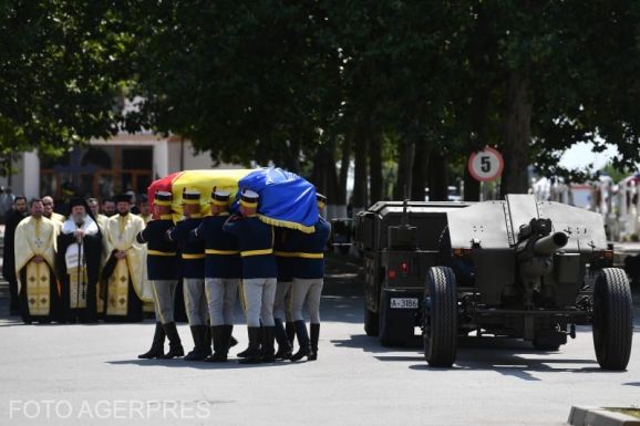 FRISSÍTVE – Katonai tiszteletadással temették el Ion Iliescut csütörtökön