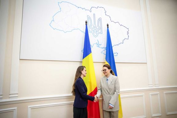 Oana Ţoiu „a szolidaritás üzenetét” vitte Ukrajnának