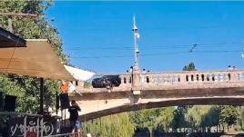 Gyanús baleset: Lehet szándékosan okozták – A műemlék-híd megrongálódott