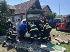 Autó alá szorult egy férfi a Maros megyei Őrhegyen 