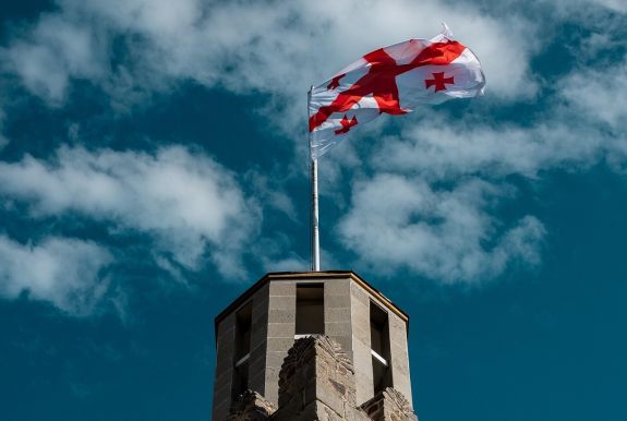 Ha Grúzia Georgia, akkor Hollandia miért nem Németalföld?