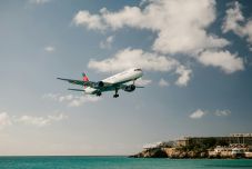 Ijesztő pillanatok: a levegőben hibásodott meg a Korfuról induló Boeing hajtóműve