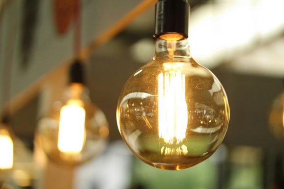 Kibertámadásoktól féltik az energiahálózatot – Az áram drágulását is okozhatják