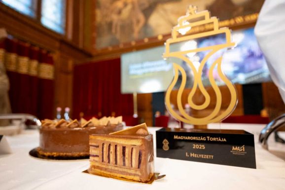 Itt a pillanat: először kóstolható Magyarország tortája
