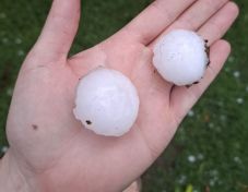 „Ilyent itt még nem láttunk” – pingponglabdányi jegek pusztítottak Bodzafordulón és környékén