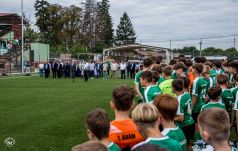 Vadonatúj műfüves futballpályát adtak át Krasznán (VIDEÓ)