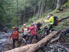 Hét ukrajnai menekültet hoztak le a Máramarosi-havasokból