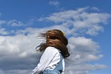 Időjárás: erős széllökésekre számíthatunk többek között Székelyföldön is