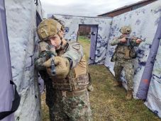 Megszólalt a védelmi miniszter a tartalékosok behívóparancsairól: „nem megyünk háborúba”