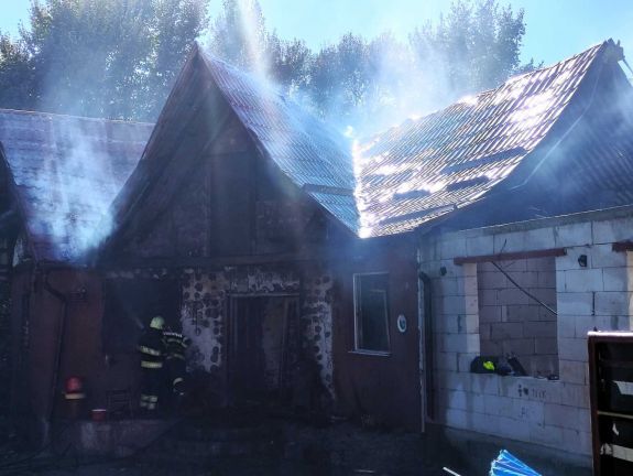 Hargita megye: kigyulladt két ház teteje Felsősófalván