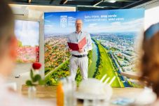 Apróban fizetné ki Kereskényi az Adrian Cozmának megítélt kártérítést