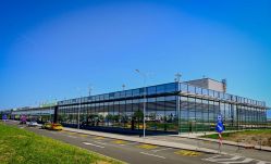 Házkutatás a reptéren – 54 millió eurós csalást gyanítanak