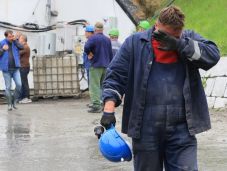 Ökumenikus Segélyszervezet: pénzt kapnak a bánya dolgozói és a kilakoltatottak