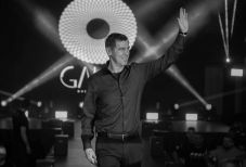 Az Oroszlán szíve elcsendesedett – Búcsúznak a legendától