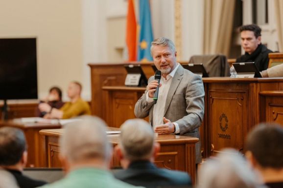 „Ez nem sztori, ez a megélt élet” – beszélgetés Szabó Ödön parlamenti képviselővel