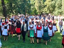 Hagyománytisztelő kavalkád – Népviseletbe öltözött Csíkszereda