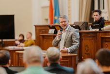 „Ez nem sztori, ez a megélt élet” – beszélgetés Szabó Ödön parlamenti képviselővel