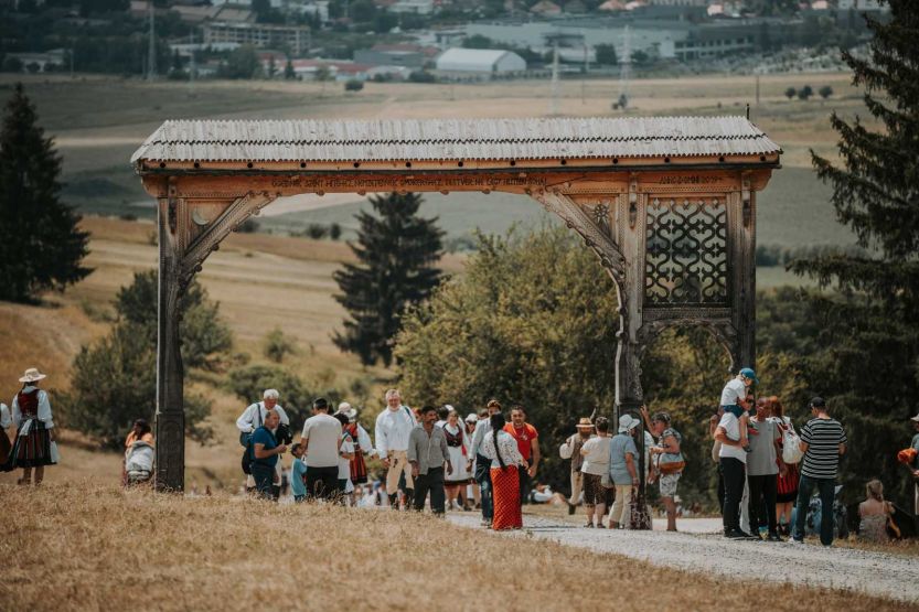 Mit jelent a székelyeknek az Ezer Székely Leány Napja és a népviselet? (VIDEÓ)