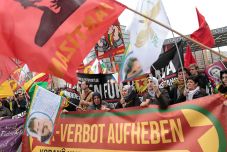 Feladja a fegyveres harcot a kurd terrorszervezet