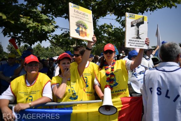 Deficitcsökkentő csomag: rendszeres tüntetésekre készülnek a közalkalmazottak  