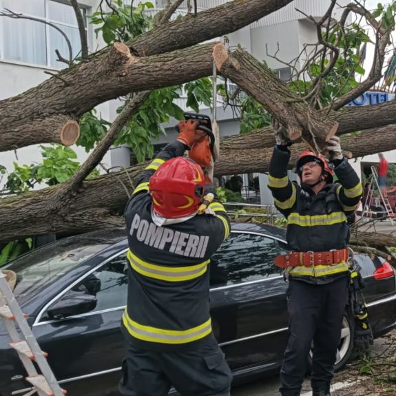 Hét megyében okozott károkat a vihar – Egy tízéves gyermek megsérült