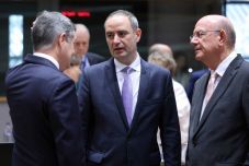 Pénzügyminiszter: a deficitcsökkentő csomag megteremti az államháztartás egyensúlyát