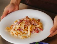 Carbonarát vacsoráztak a kórházba került gyermekek