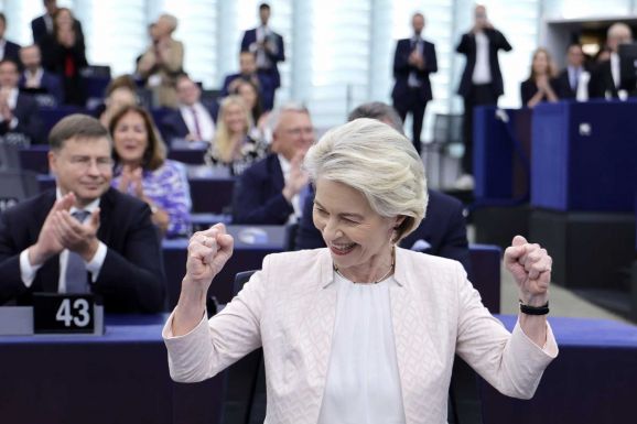 Túlélte a szavazást Ursula von der Leyen, de ez aligha javítja imázsát 