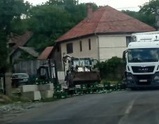 Az útra zuhanó sörösládák okoztak fennakadást Felsősófalván