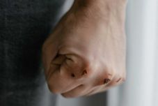 Az erőszak nem magánügy – De akkor hogyan lehet jól segíteni? (INTERJÚ)