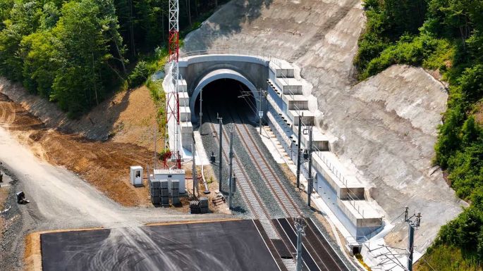 Új erdélyi vasúti alagutat és két vasúti hidat nyitottak meg a forgalom előtt