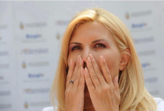 FRISSÍTVE – Szabadul Elena Udrea a börtönből