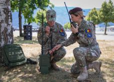 Védelmi miniszter: vonzó lesz az önkéntes tartalékos katonai szolgálat a fiataloknak