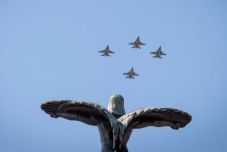 A román légierő a NATO-pajzs része – államfői és kormányfői méltatás a légierő napján