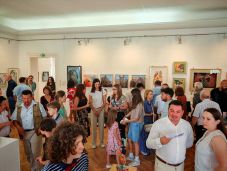 Lókép-meditációk és arcok tükre – Megnyílt a 33. Incitato tárlat Kézdivásárhelyen