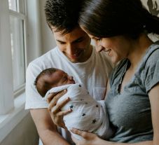 Így vállalj gyermeket: a gyermeknevelési támogatás megsarcolása átlagosan havi 359 lejt vesz el a családoktól