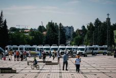A jövő szolgálatában – Elektromos iskolabuszokat adtak át Hargita megyében