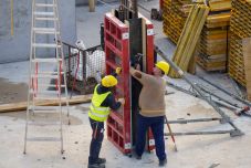 Közel 870 ezerrel kevesebben dolgoznak jelenleg, mint öt évvel korábban