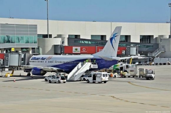 Célt tévesztett a reptéri busz – Az országútra vitte az utasokat