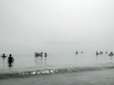 Ködös reggelre ébredt a román tengerpart