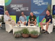 Tusványos: Az egész román politika beleremegett az elnökválasztásba